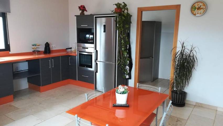 Chalet para 12 personas, con piscina además de jardín y vistas, Se admiten mascotas en Canal de Navarrés - 2