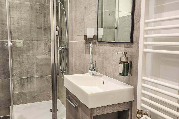 Ganze Wohnung, Geli Homes L1 - 2x Kingsize Bett, 1 bis 4 Pers, Parkplatz, Tv, Wifi, Kaffee, Tee in Lünen, Kreis Unna