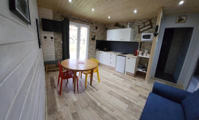 Gîte pour 3 personnes, avec jardin et vue à Sirod