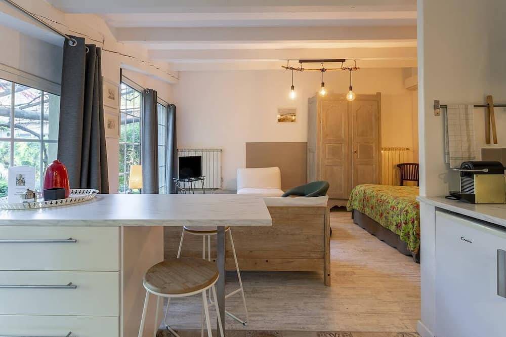 Gîte-Bambou-Baño Privado-Vista al Jardín in Saint-Rémy-de-Provence, Region de Arles