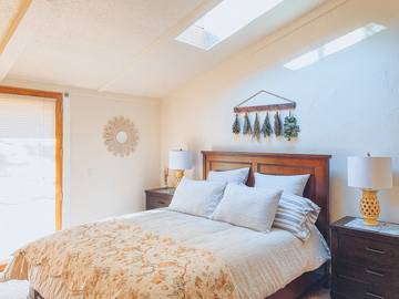 Vacation Home for 2 Guests in Oak Creek, Coconino National Forest, Picture 4