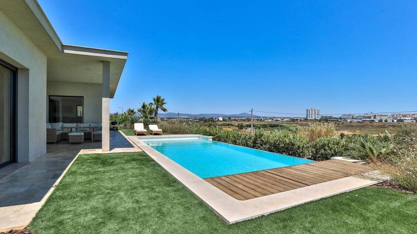 Villa pour 6 personnes, avec piscine ainsi que vue et jardin, animaux acceptés à Faro - 3