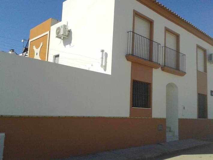 Location de vacances pour 6 personnes, avec Balcon et Terrasse ainsi que Jardin et Piscine à La Puebla de Cazalla