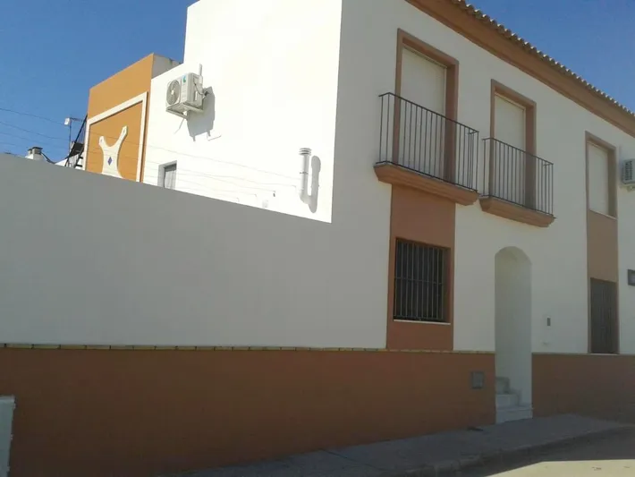 Casa de vacaciones para 6 personas, con vistas además de piscina y jardín - 1