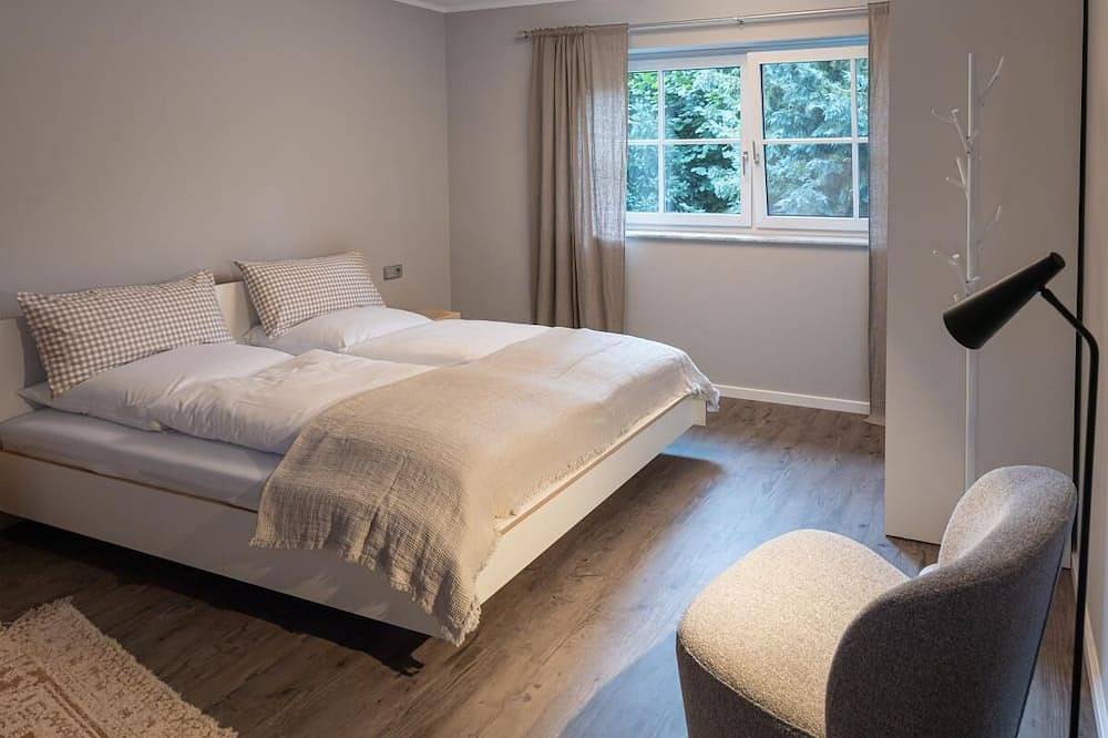 Ganze Wohnung, Schmalfelden No. 95  mit Spa-Oase im Wohnzimmer:  Kompakt-Sauna, Ruheliegen und Kamin. Eingezäunter Garten mit toller Veranda! in Schrozberg, Hohenlohe