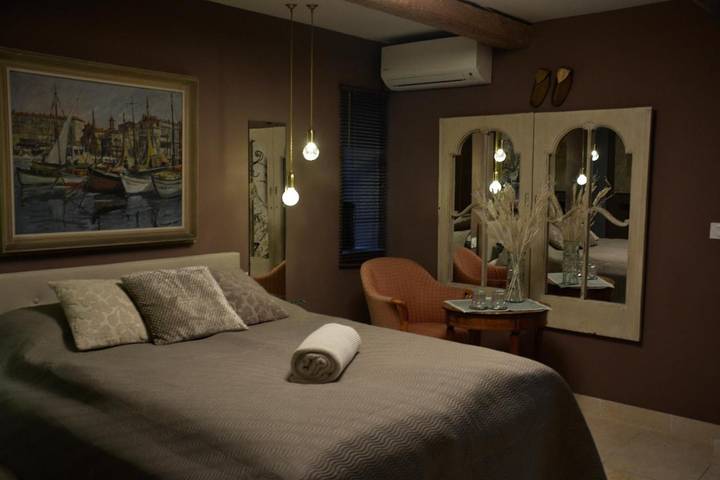 Chambre d’hôte pour 2 personnes, avec vue ainsi que piscine et jardin, animaux acceptés à Châteaurenard - 2