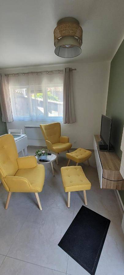 Appartement entier, One-Bedroom Apartment in Jeumont, Avesnes-sur-Helpe