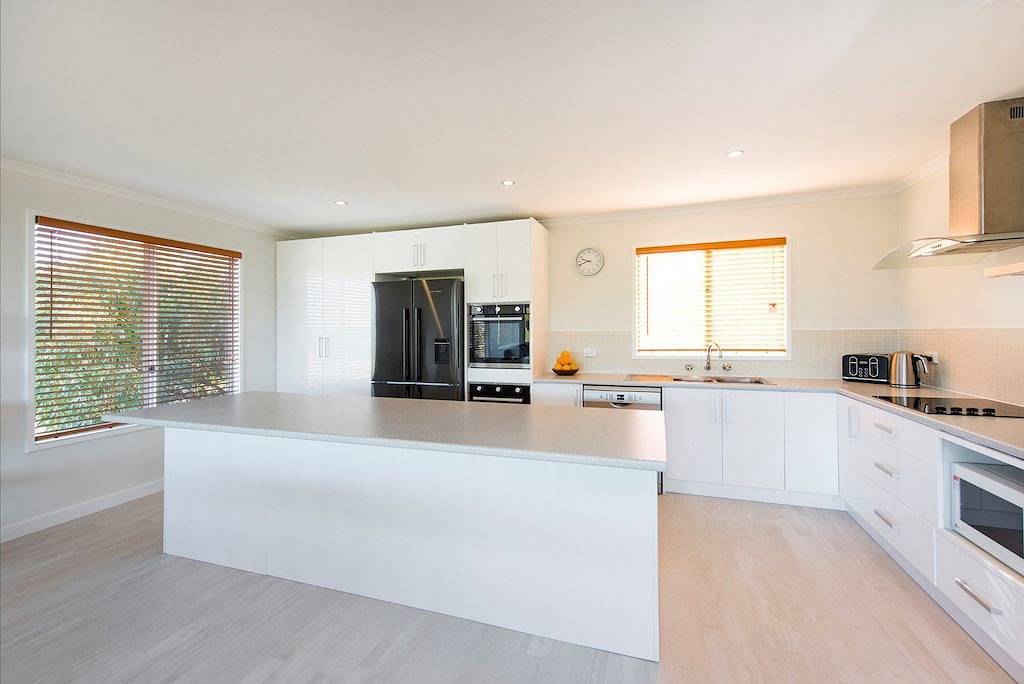 Seaclusion Cottage - Modern renovated beach house in Guilderton, Western Australia