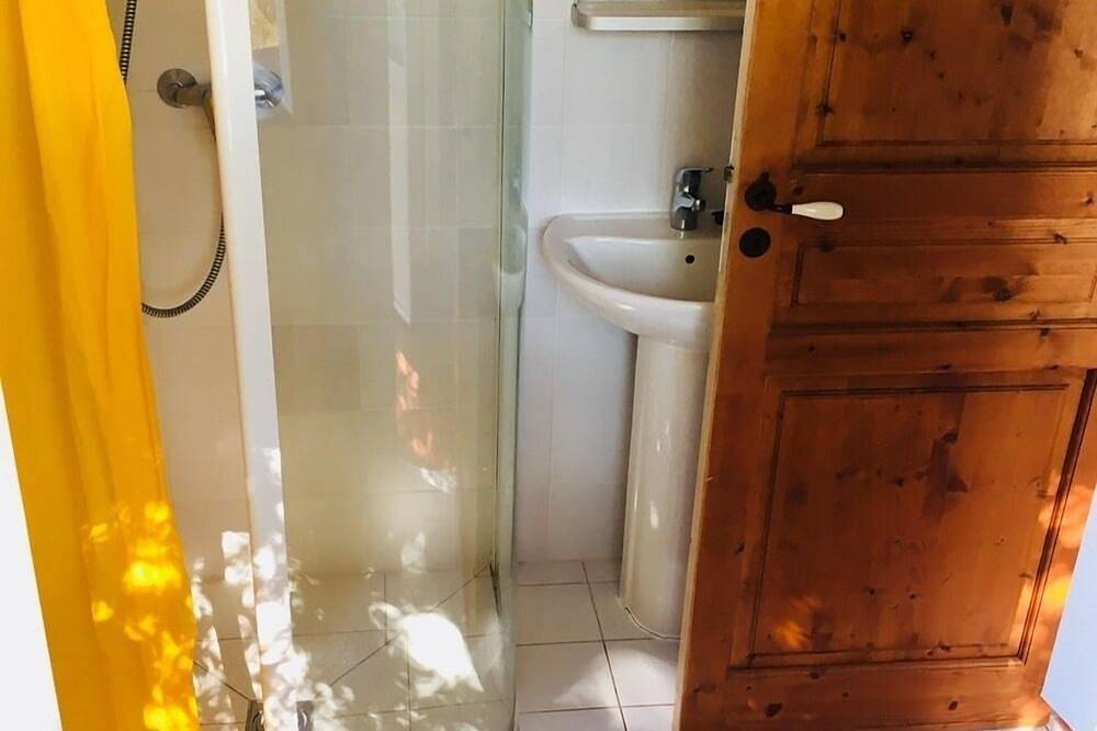 House / villa - 6 rooms - 6/7 persons in Montvalent, Massif Central