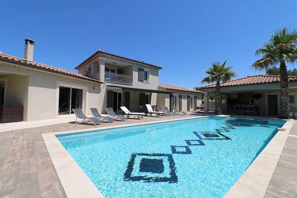 Calificación de 5 estrellas, villa de 4 camas, amplio espacio al aire libre, casita de piscina y hermosa garde in Carpentras, Parque natural regional del Mont Ventoux