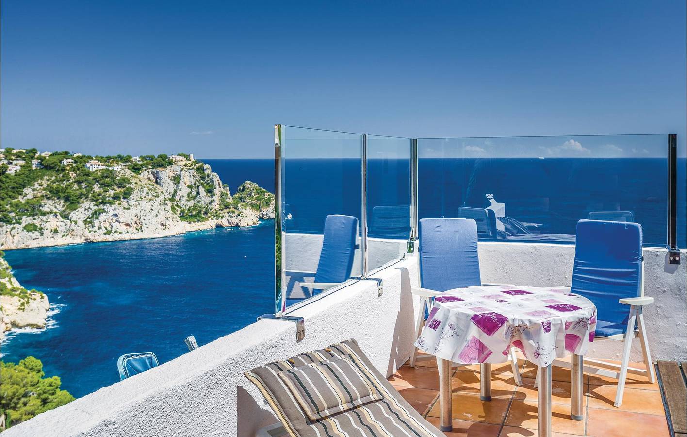 Terrace Apartment with WiFi, AC & Pool in Granadella, Jávea