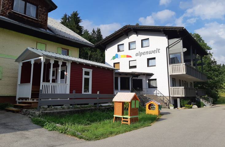 Alpenwelt Tannheimer Tal -  Farbennest mit Frühstück + Teeküche in Tannheim (Tirol), Allgäuer Alpen (Österreich)
