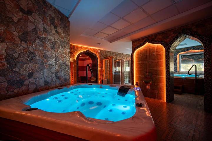Hotel para 3 pessoas, com sauna e jardim e ainda jacuzzi - 1
