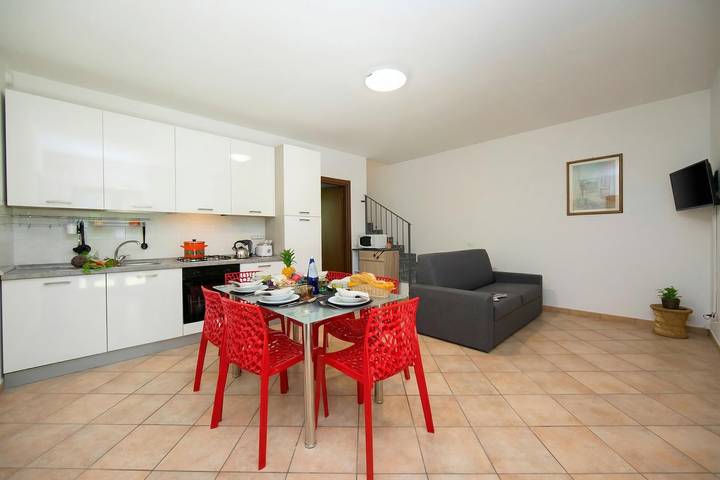 Location de vacances pour 5 personnes, avec terrasse, adapté aux familles à Laveno-Mombello - 4