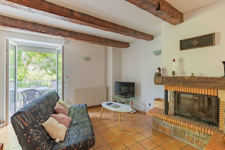 Location de vacances pour 6 personnes, avec Balcon ainsi que Terrasse et Jardin à Montredon-Labessonnié