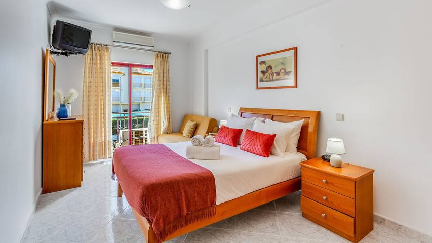 Ganze Wohnung, Ferienwohnung für 4 Personen mit Balkon in Quarteira, Faro Distrikt