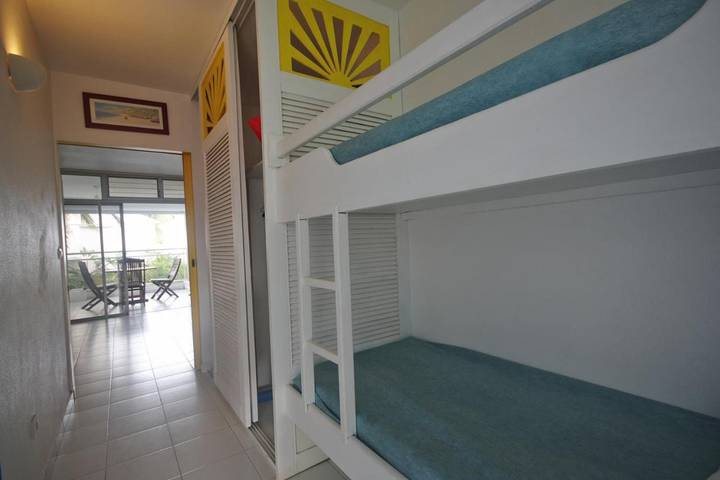 Gîte pour 4 personnes, avec piscine ainsi que vue et terrasse dans Port De Saint Francois - 4