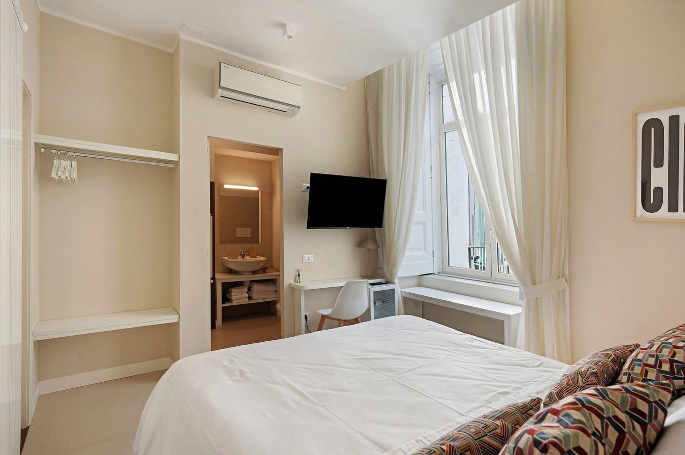 Room 'San Severo' with Wi-Fi and Air Conditioning in Naples, Naples Province