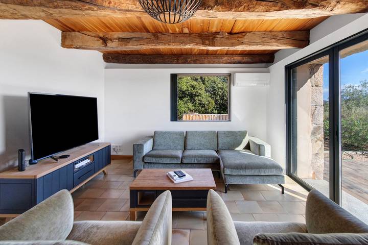 Villa 'Maison A Salvatica' avec vue mer, Wi-Fi et climatisation in Porto-Vecchio, Arrondissement de Sartène