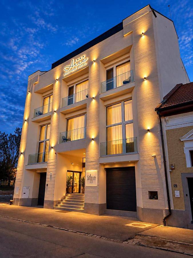 Hôtel pour 5 personnes, avec Jacuzzi et Terrasse ainsi que Piscine et Sauna dans Oradea