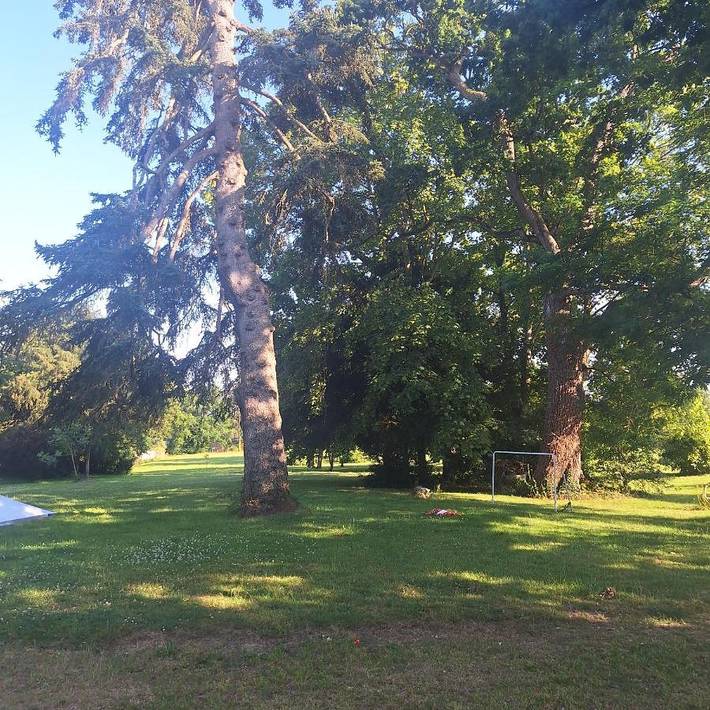 Location de vacances pour 4 personnes, avec Terrasse ainsi que Jardin et Piscine à Guenroc