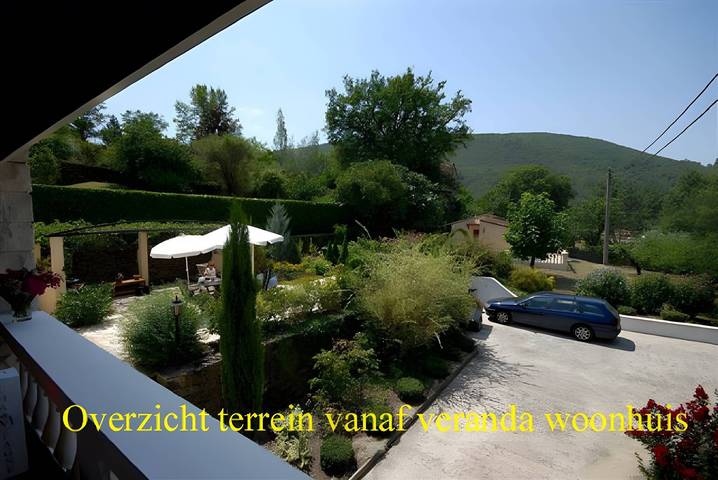 Casa de vacaciones 'Le Figuier' con vistas a la montaña, piscina compartida y Wi-Fi in Molières-sur-Cèze, Cevenas