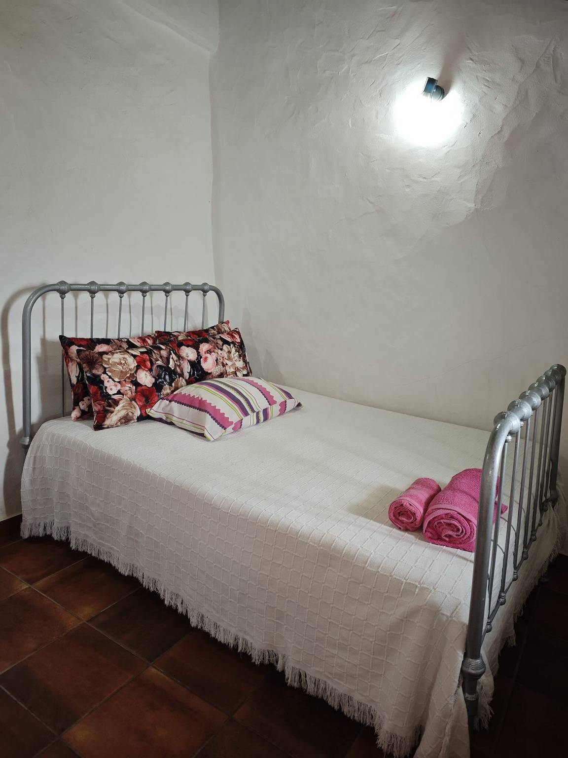 Ganze Wohnung, Apartment 'Casa Do Moiral' mit Bergblick, Gemeinschaftspool und Wlan in Saboia, Costa Alentejana