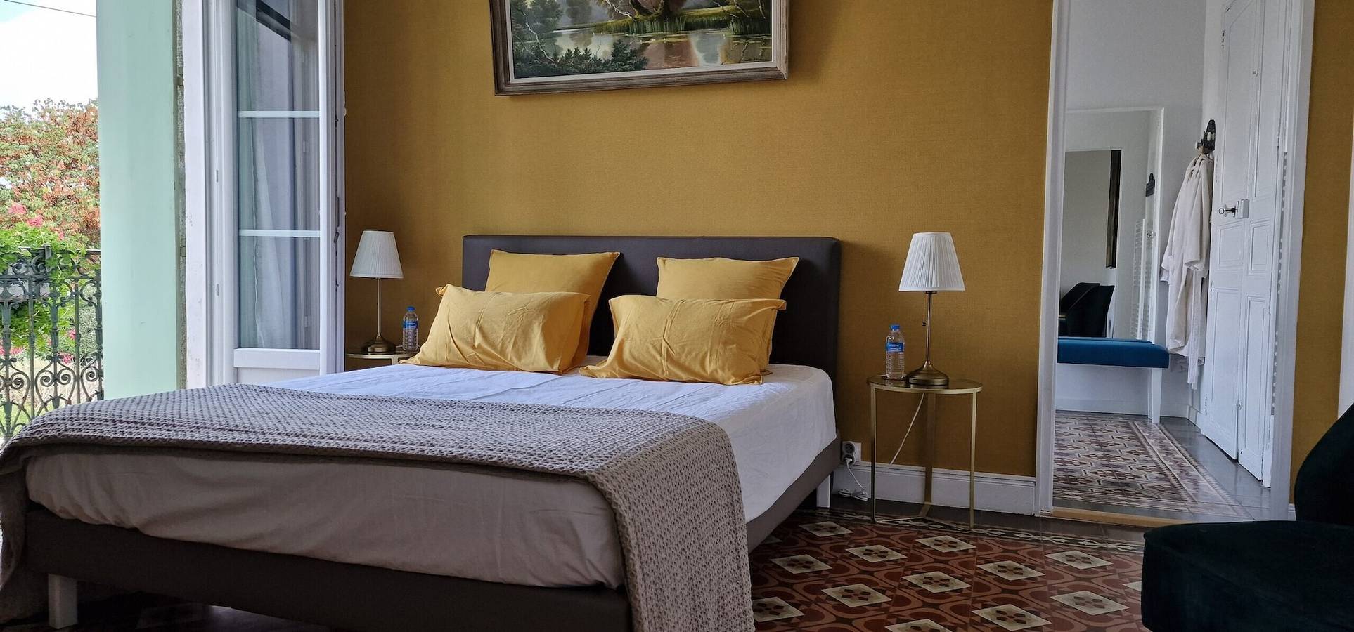 Habitación de huéspedes «La Suite Or» con terraza compartida, Wi-Fi y aire acondicionado in Gigean, Costa mediterránea (Francia)