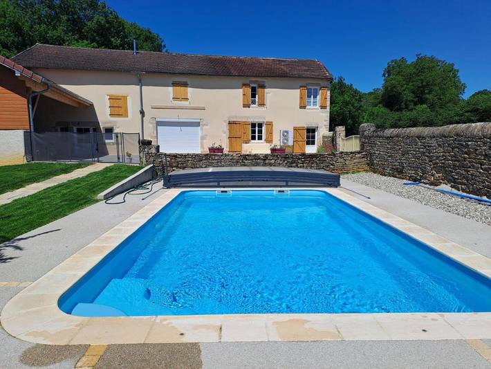 Location de vacances pour 7 personnes, avec Terrasse et Jardin ainsi que Piscine et Vue dans Cressia