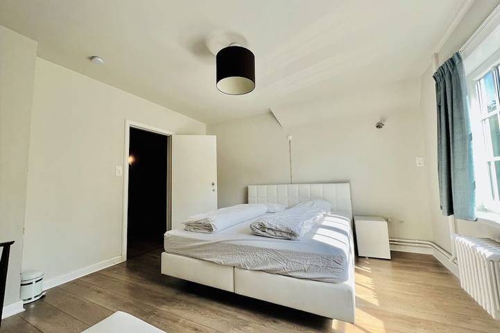 Villa in posizione centrale con 4 camere da letto (10 letti), WIFI Gratuito! in Bruges, Provincia delle Fiandre Occidentali