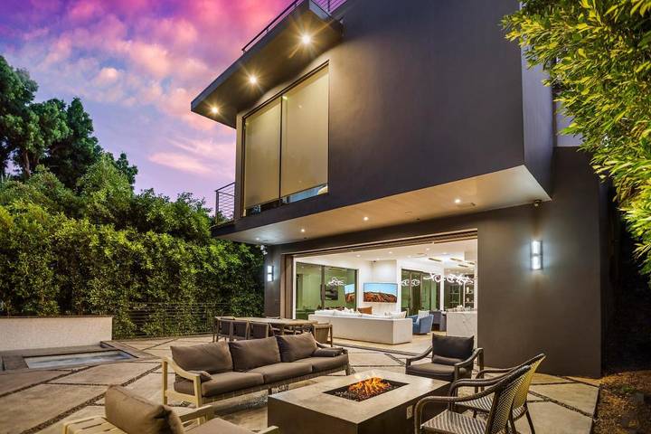 Villa pour 14 personnes, avec vue et jardin ainsi que piscine et sauna, animaux acceptés à Los Angeles