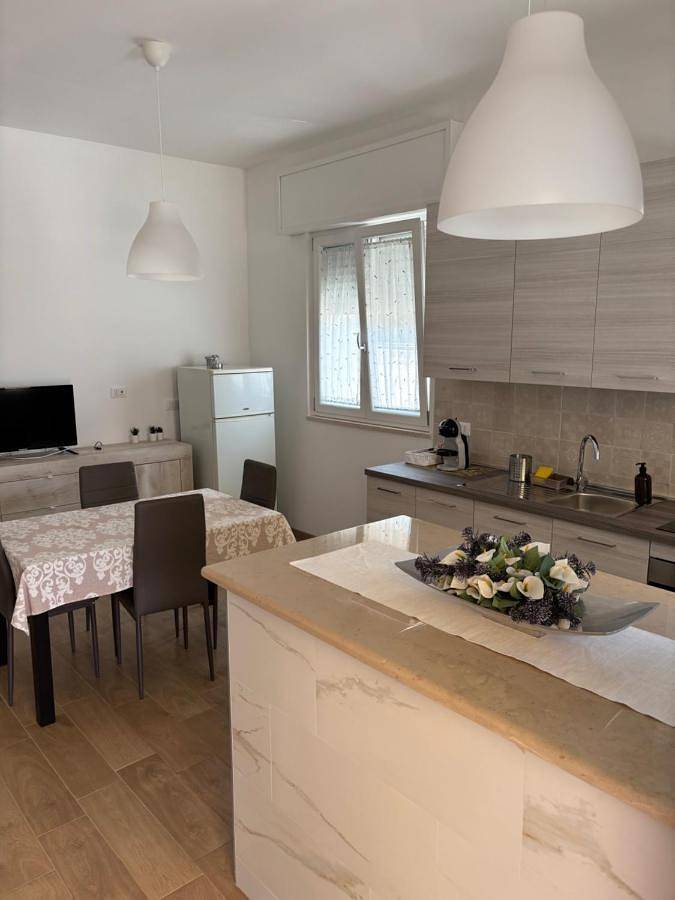 Location de vacances pour 4 personnes, avec Terrasse ainsi que Jardin et Vue dans Lizzano