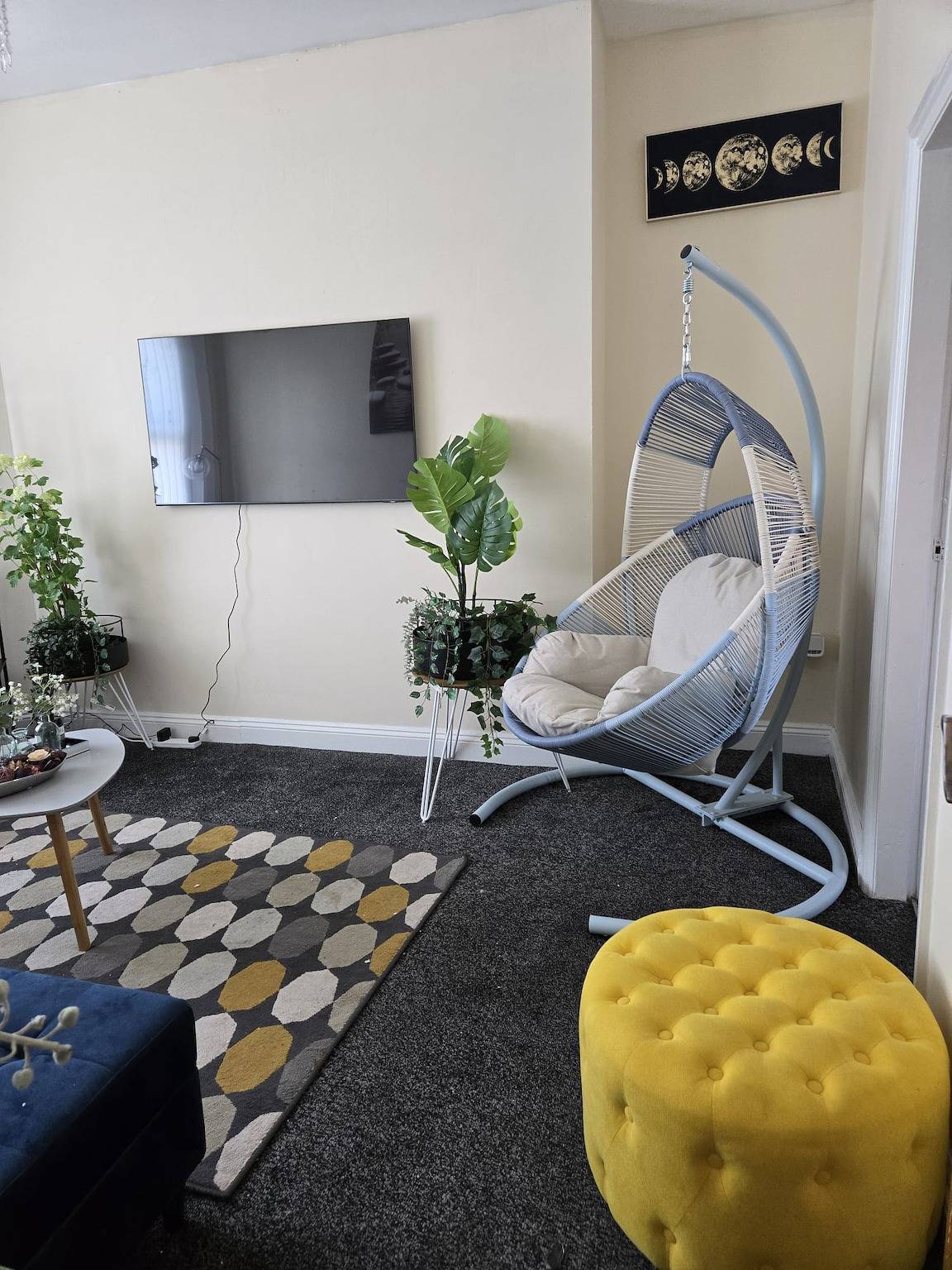 Entire apartment, Charming Wolverhampton Apartment with Private Entrance in Wolverhampton, Birmingham Area