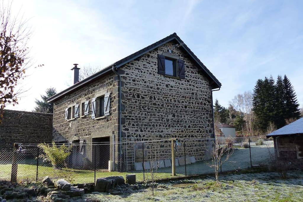 Appartement entier, La Pierre des Volcans Chaleureux Calme Champêtre in Aydat, Parc naturel régional des Volcans d'Auvergne