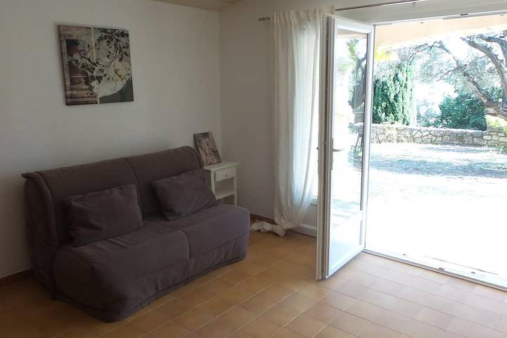 Ganze Wohnung, Studio mit privatem Garten in Sanary in Sanary-sur-Mer, Mittelmeerküste (Frankreich)