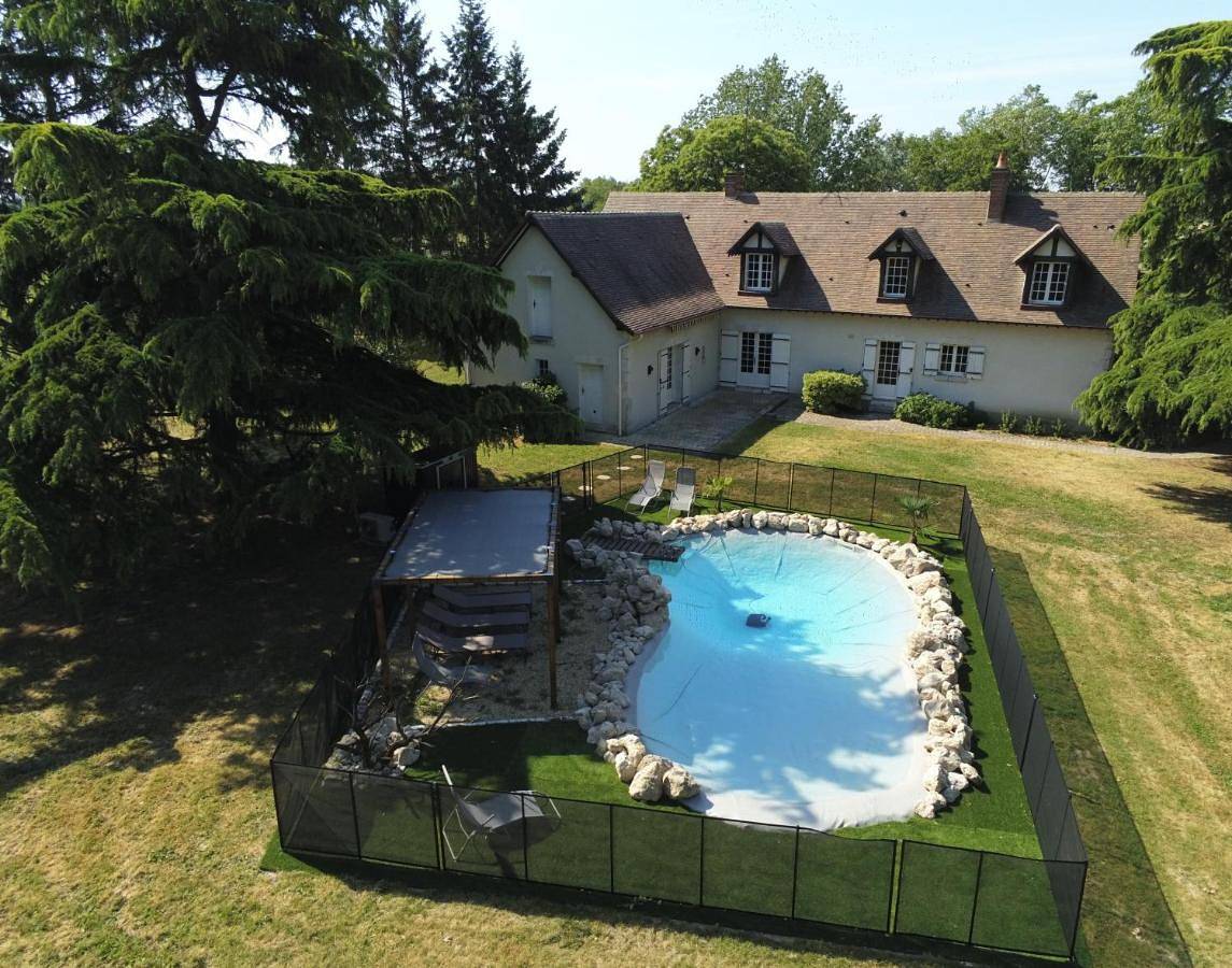 Le Domaine de Baracas - Le Grand Gîte 4 étoiles - piscine-billard-baby-foot-cheminée - 14 personnes in Huisseau-sur-Mauves, Vallée de la Loire