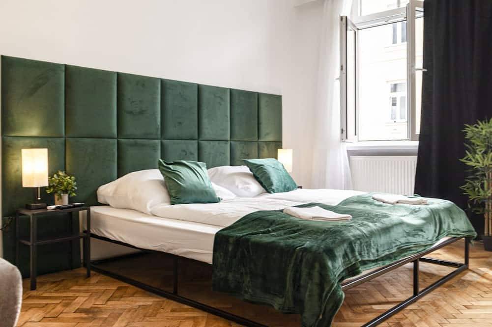 Ganze Wohnung, Prime Location & Peaceful 2 Br Apt w/ Backyard in Wien, Wienerwald
