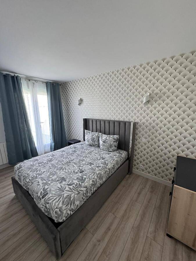 Appartement entier, Two-Bedroom Apartment in Morangis, Essonne