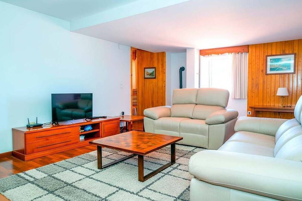 Apartamento entero, Amplio Apartamento Familiar en la Zona Baja de Sierra Nevada – Ideal para 8 Pers in Sierra Nevada Ski Resort, Monachil
