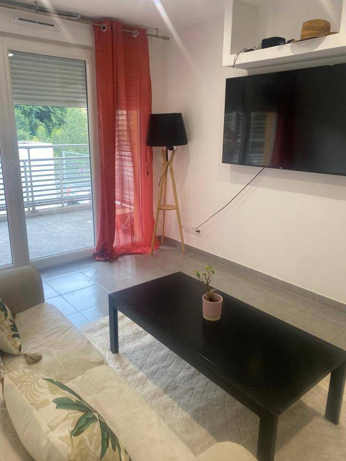 Gîte pour 4 personnes, avec Balcon ainsi que Terrasse et Vue à La Trinité