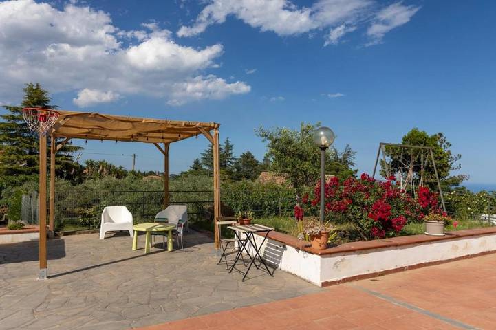 Villa per 6 persone, con Balcone e Terrazza nonché Giardino e Panorama a Aci Sant'Antonio