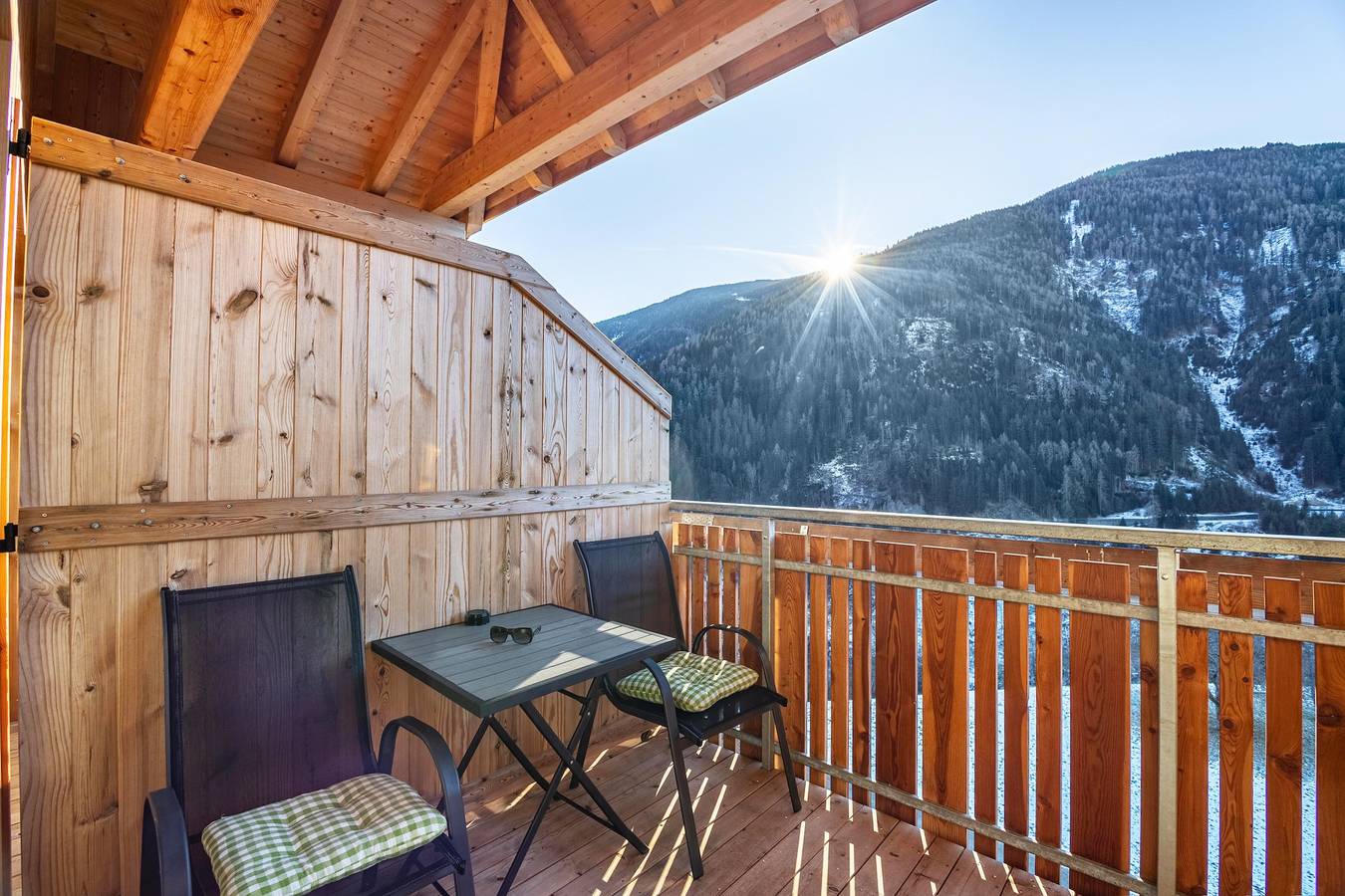 Entire apartment, Apartment 'Kreuzplonhof Apt Karspitz' with Mountain View and private infrared cabin in Lüsen, Dolomiti Superski