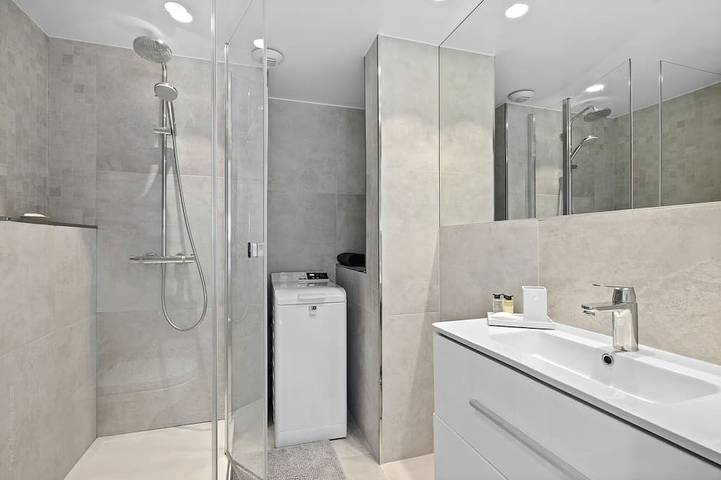 Apartamento entero, 04. Bright apartment with balcony and sea view, close to the beach in Saint-Jean-Cap-Ferrat, Costa mediterránea (Francia)