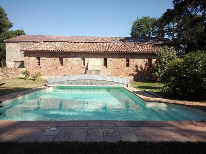Location de vacances pour 9 personnes, avec Terrasse ainsi que Jardin et Piscine à Drémil-Lafage