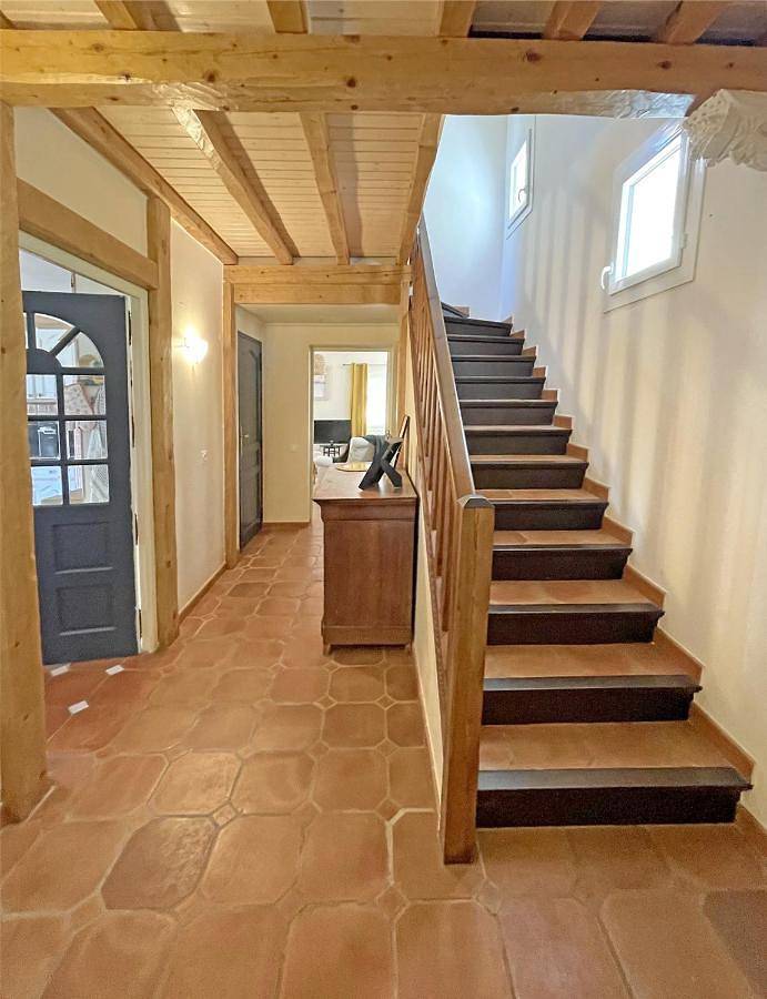 Three-Bedroom House in Tourtour, Région de Draguignan