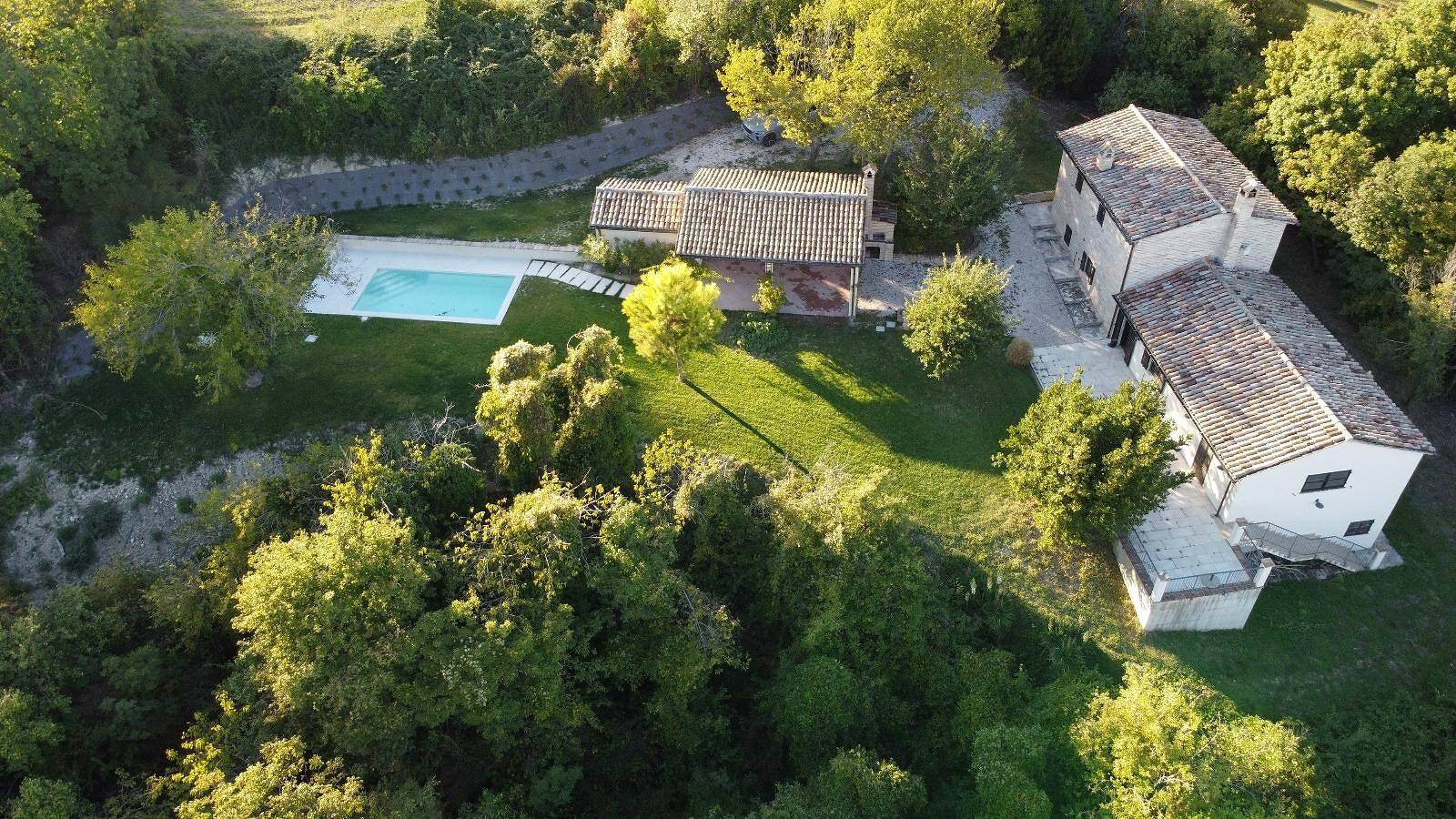Maison de vacances « Alloro » avec vue sur la montagne, piscine privée et Wi-Fi in Pergola, Valle del Metauro