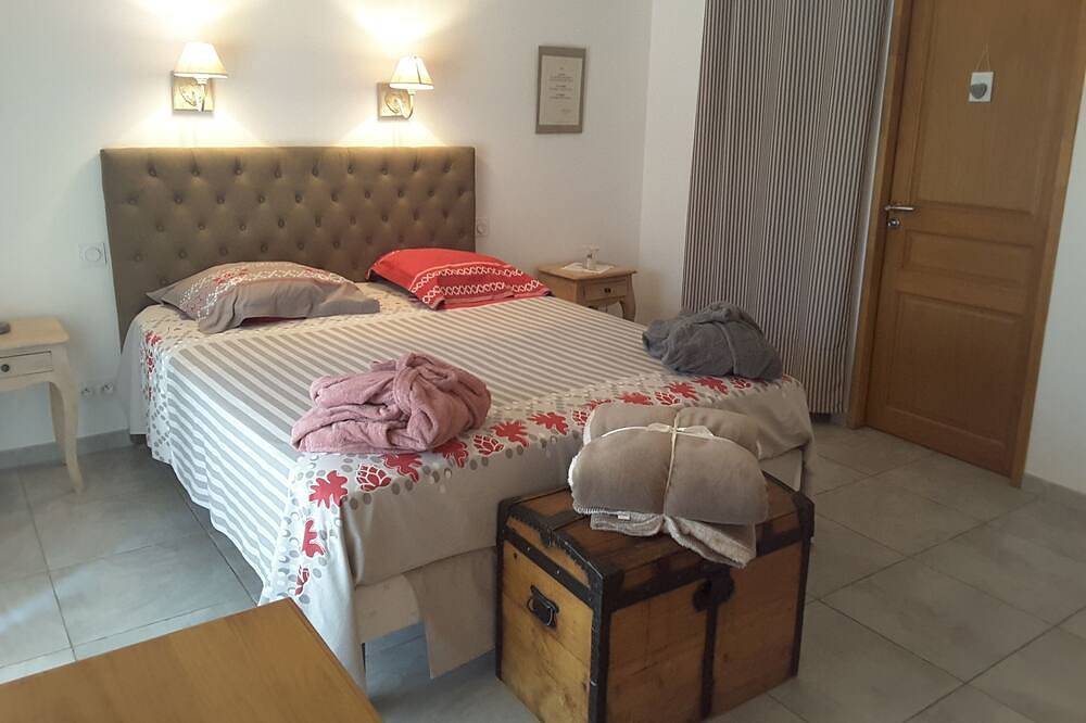 Suite parentale - piscine - calme - 4km d'Uzès B&B in Saint-Maximin (Nimes), Région de Nîmes