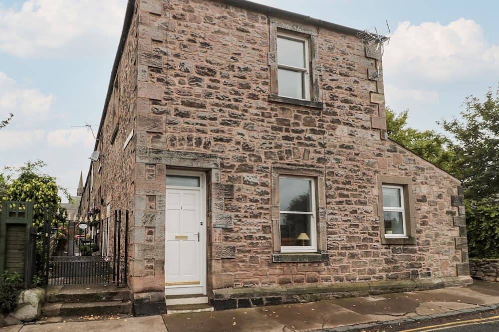 Islestone, 1 Temperance Terrace, pet friendly in Berwick-Upon-Tweed in Berwick-upon-Tweed, Northumberland Coast