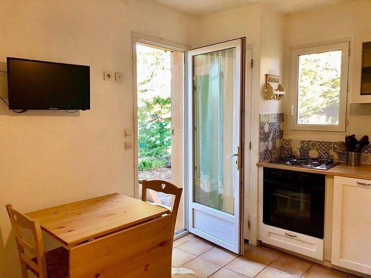 Apartment with Garden View in L'Isle-sur-la-Sorgue, Vaucluse