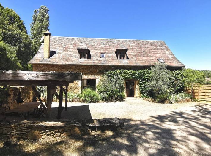 Gîte pour 9 personnes, avec terrasse ainsi que jardin et piscine en Dordogne - 2